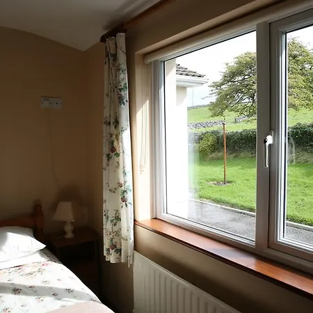 Hill View Farm 3* Cong