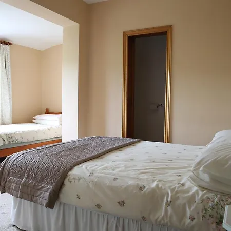 Hill View Farm 3* Cong