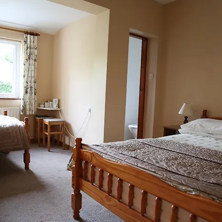 Hill View Farm 3* Cong