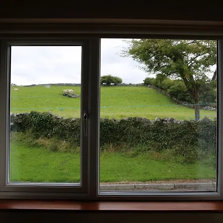 Hill View Farm 3*