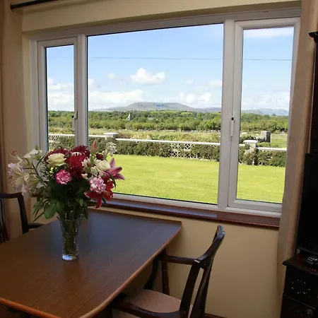 Hill View Farm Bed & Breakfast 3*