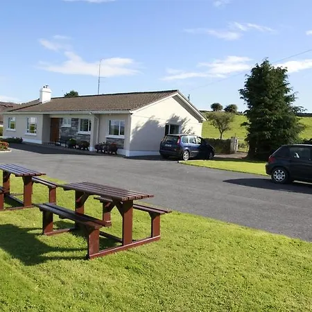 Hill View Farm 3* Cong